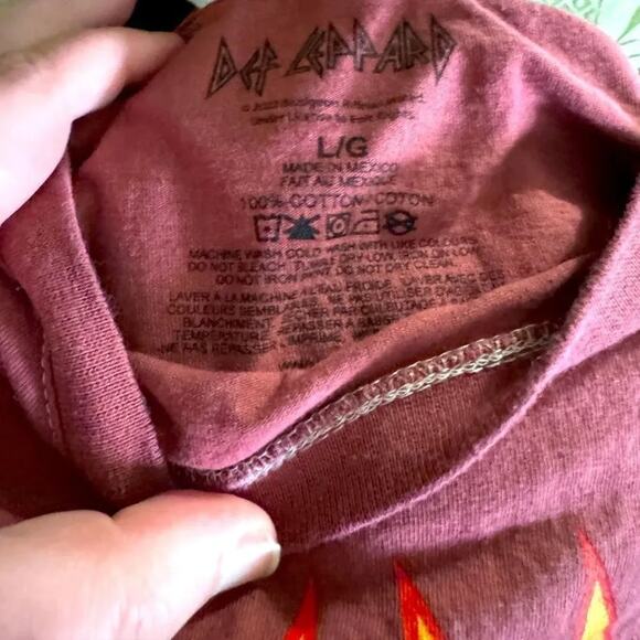 Def Leppard New T-shirt Tee in Dusty Rose, Size L, Pre-owned Condition - Picture 5 of 5